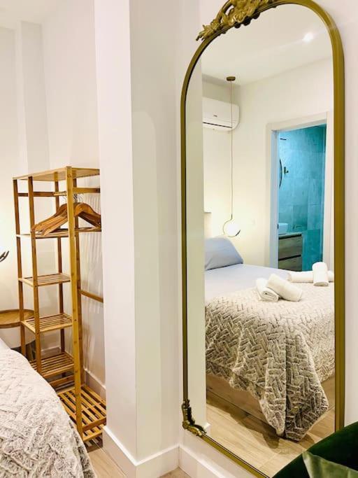 New Luxurious Studio With Patio/Center Lägenhet Málaga Exteriör bild