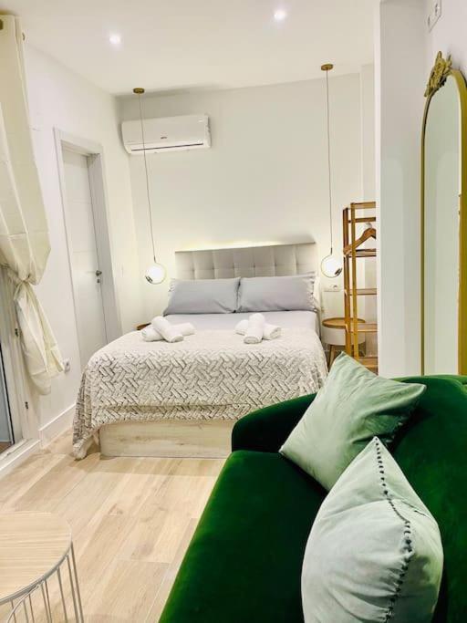 New Luxurious Studio With Patio/Center Lägenhet Málaga Exteriör bild