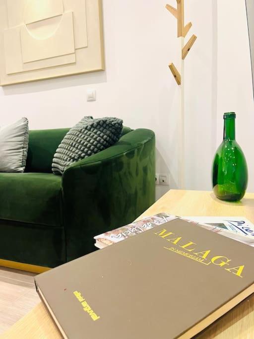 New Luxurious Studio With Patio/Center Lägenhet Málaga Exteriör bild