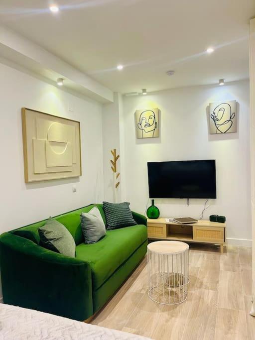 New Luxurious Studio With Patio/Center Lägenhet Málaga Exteriör bild